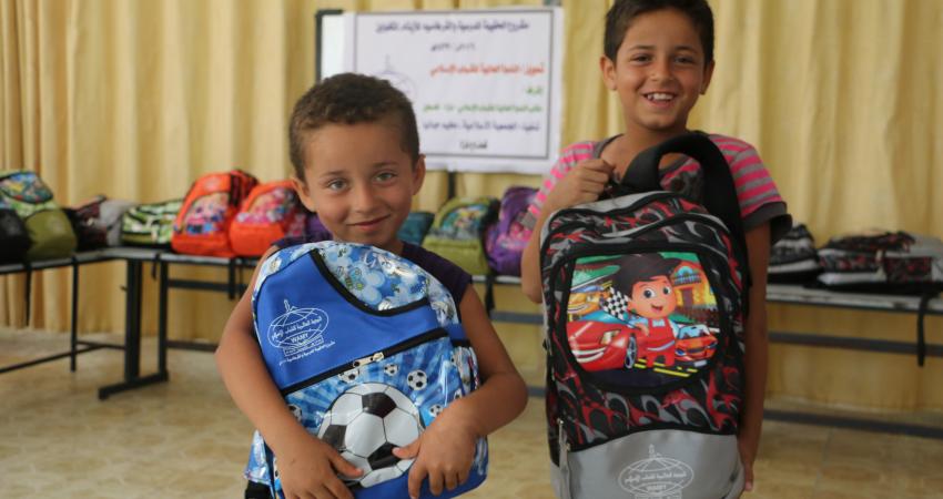 الجمعية الإسلامية تختتم مشروع الحقيبة المدرسية بجباليا 