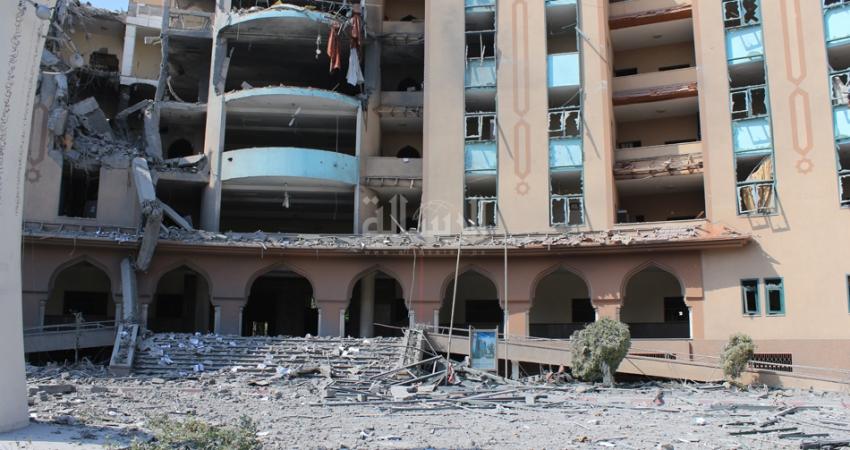 الدمار بمبنى الإدارة في الجامعة الإسلامية