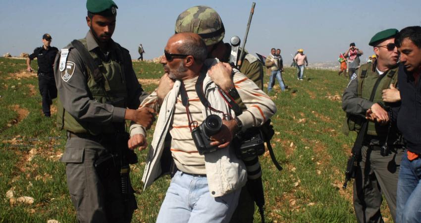الاحتلال يعتقل (5) صحفيين خلال نيسان الماضي‎