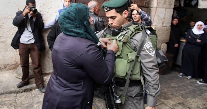 الاحتلال يبعد ناشطة عن القدس القديمة والأقصى لأسبوع