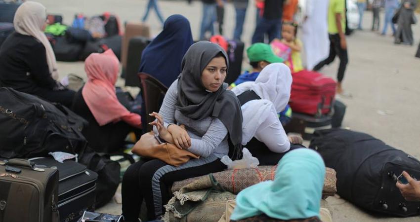 معاناة المسافرين على معبر رفح