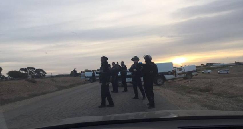 ندد رئيس لجنة التوجيه العليا لعرب النقب بالداخل المحتلة سعيد الخرومي، باقتحام قوات الاحتلال لقرية أم الحيران فجر اليوم واعدام شاب برصاص شرطة الاحتلال.  وأكد الخرومي في حديث لـ شهاب، أن ما حدث اليوم جريمة ومأساة بحق فلسطيني الداخل، محملاً حكومة الاحتلال ال