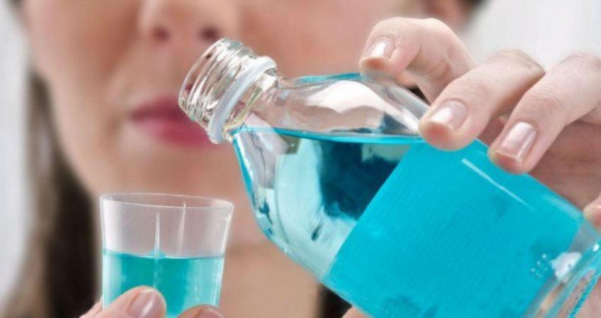 تنظيف الفم: الغسول يعزز مقاومة الجراثم والبكتيريا!