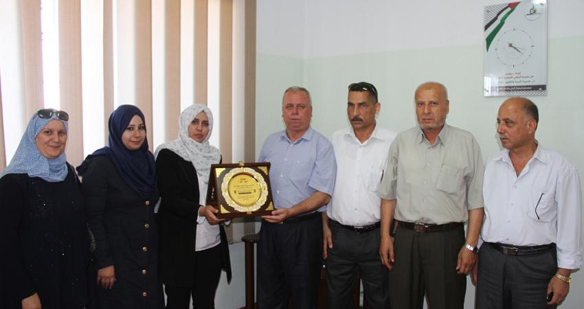 مدرسة الأرض المقدسة تكرّم مدير التعليم في الشمال