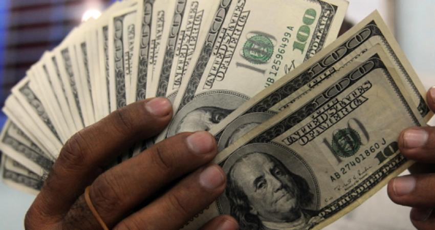 100-dollar-US-currency-bills