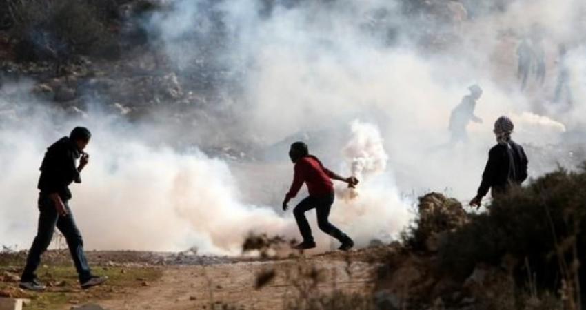 الاحتلال يقمع مسيرة بلعين الأسبوعية