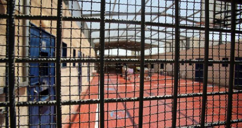 الأسرى يطلقون معركة "الوحدة والكرامة" مع الاحتلال