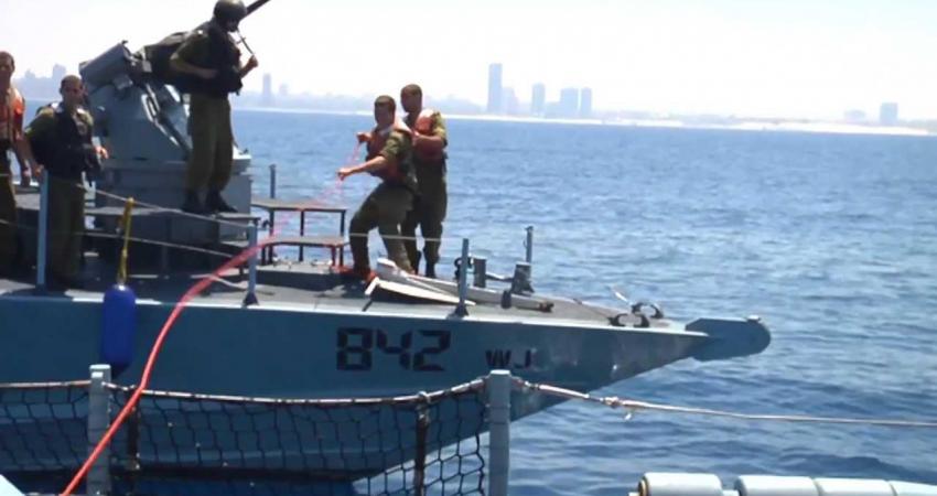 مطاردة وإطلاق نار لقارب فلسطيني شمال القطاع