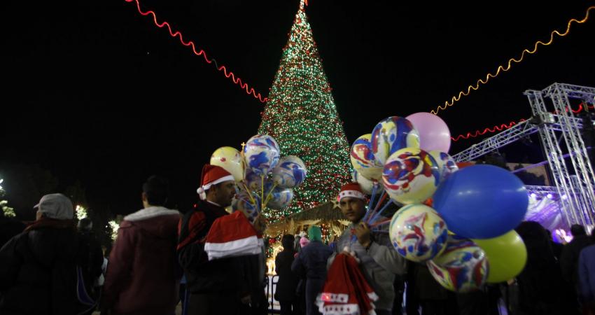 Armenian-Christians-celebrate-Christmas-in-the-courtyard-of-the