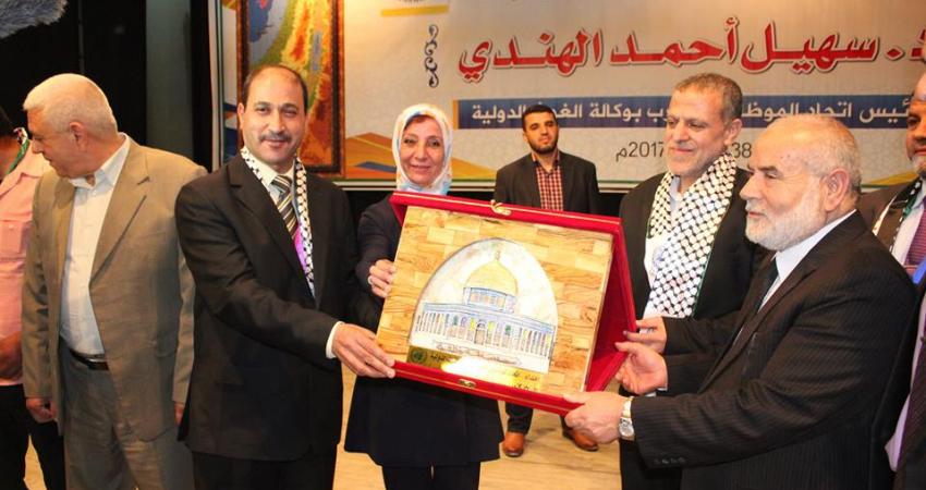 اتحاد الموظفين في وكالة الغوث الدولية يكرم رئيس الاتحاد الدكتور سهيل الهندي