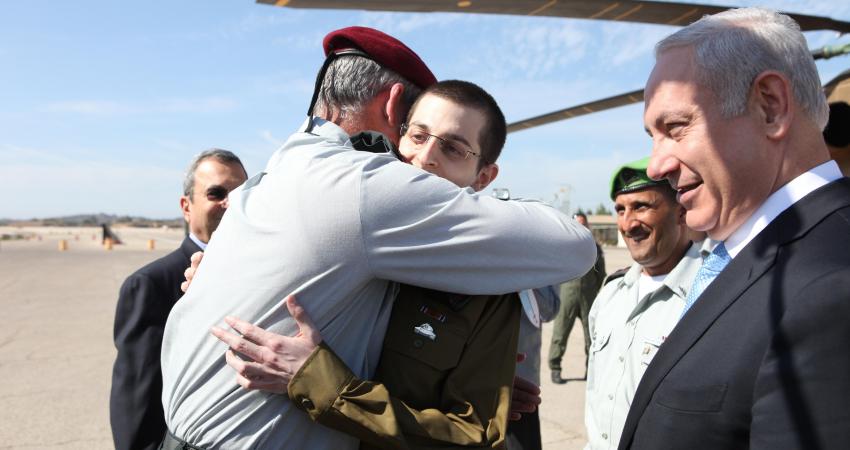 لهذا السبب قبل نتنياهو إتمام صفقة شاليط؟