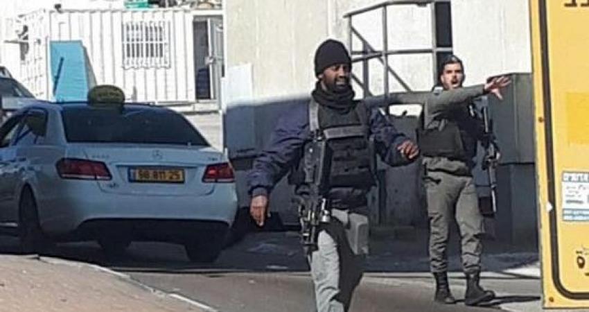 الاحتلال يطلق النار على سيدة على مدخل القدس