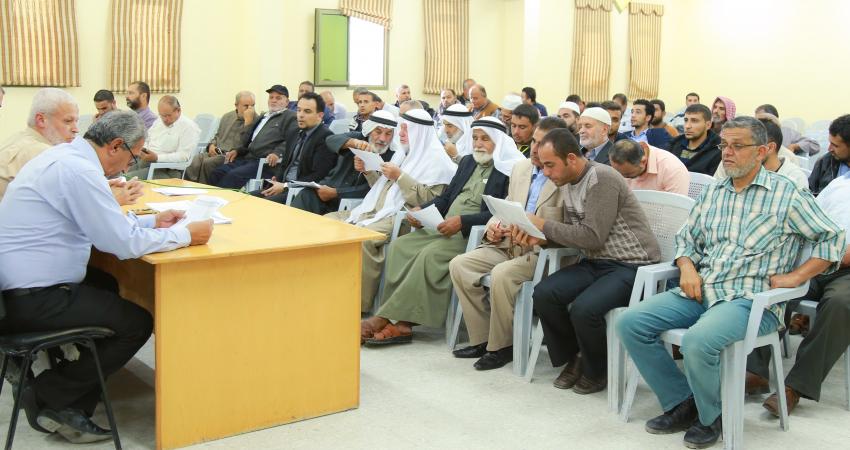 بلدية خان يونس تستأنف العمل على برنامج انتخابات لجان الأحياء
