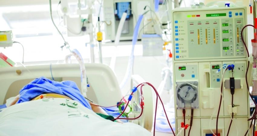 غزة: طفلةٌ مصابة بالفشل الكلوي تناشد مساعدتها