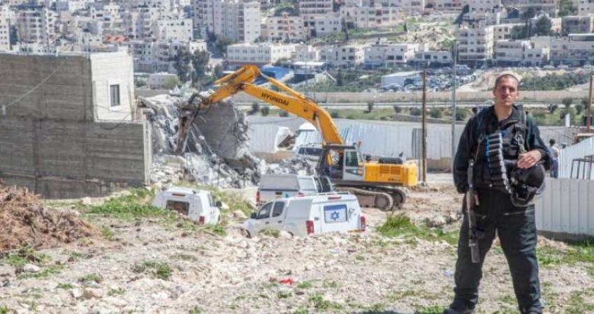 الاحتلال يهدم معرضا للمركبات وسط القدس