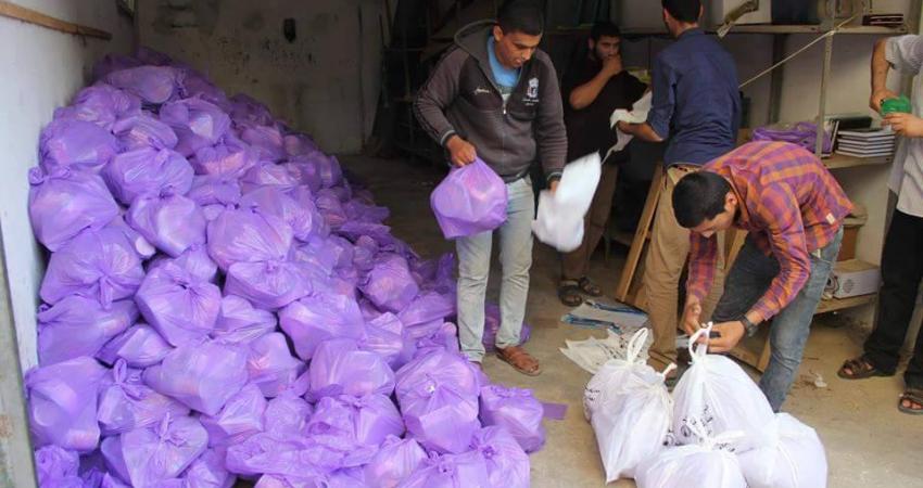 حماس تقدم مساعدات خيرية بتكلفة 60 ألف دولار بدير البلح