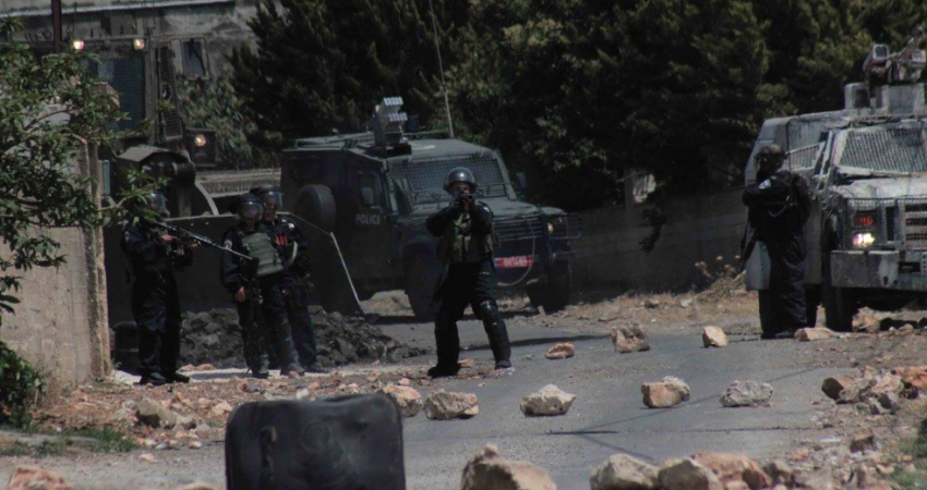 إصابة شابين بجروح والعشرات بالاختناق في كفر قدوم