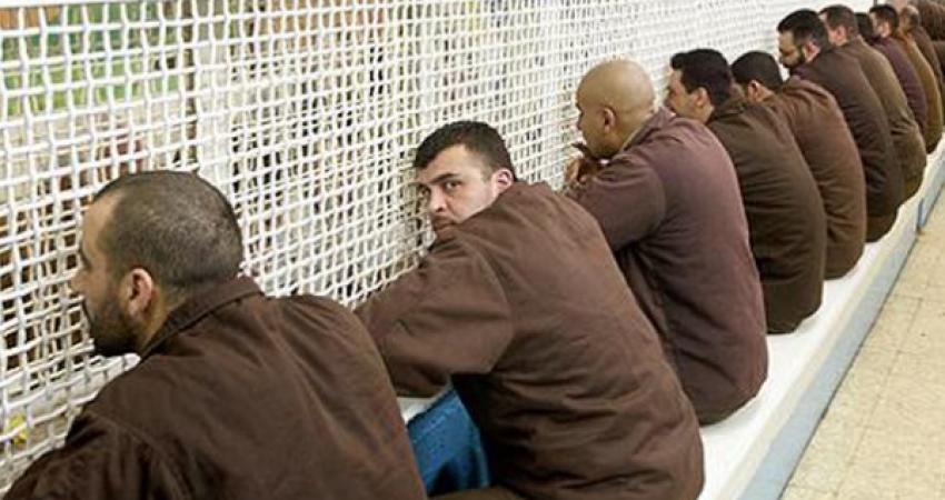 نقل 35 أسيراً من قسم 11 إلى 13 بنفحة