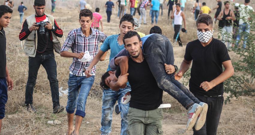 الاحتلال يصيب 3 شبان بالرصاص شرق القطاع