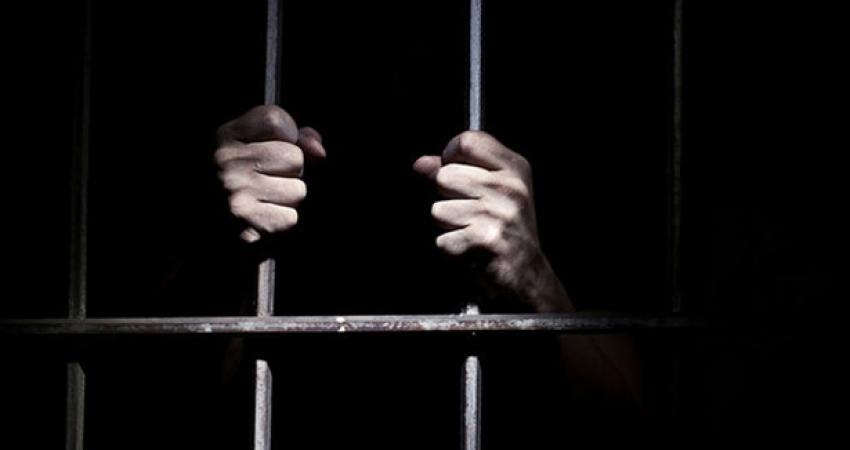 6 أسرى يدخلون أعوامًا جديدة بسجون الاحتلال