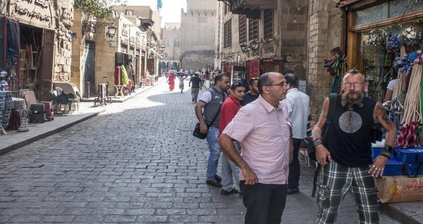 قال بيان لوزارة السياحة المصرية، السبت 25 فبراير/شباط، إنه العمل بالزيادة الجديدة الخاصة بتأشيرة دخول السائحين إلى مصر سيبدأ اعتبارا من 1 يوليو/تموز القادم.  وأكدت وزارة السياحة أنه 