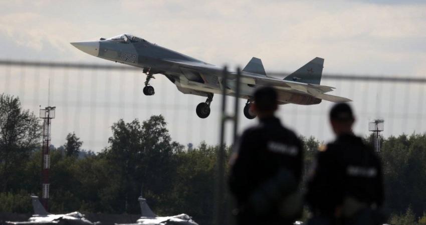 the-most-current-su-57-prototype-is-fitted-with-an-izdelie-30-engine-but-it-reportedly-has-been-problematic-and-is-slated-to-be-tested-near-the-end-of-2017_519370