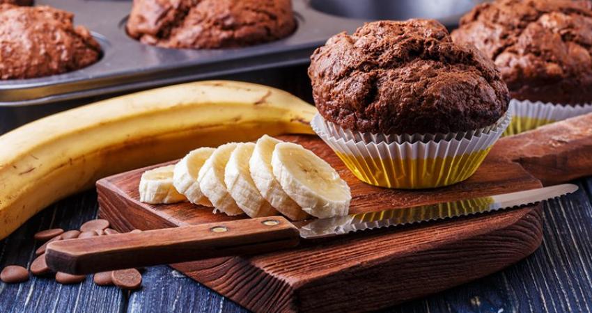 Banana-Stuffed-Brownie-Cupcakes