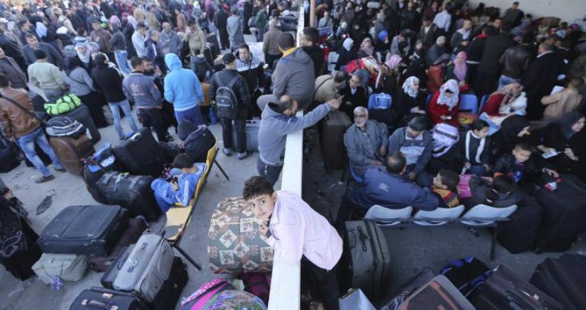 المسافرون عبر معبر رفح