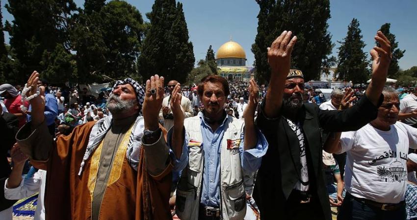 أكثر من 280 ألفاً أدوا الجمعة الأخيرة برحاب الأقصى