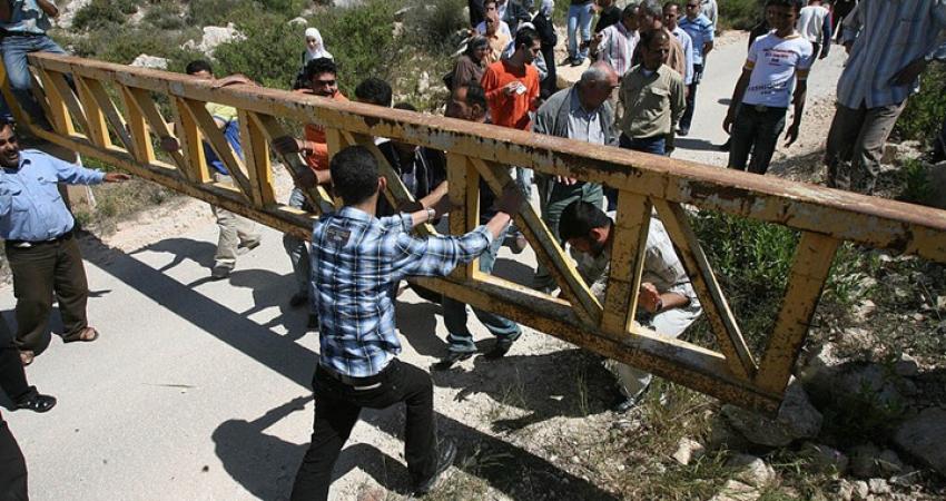 قرى فلسطينية تتحول إلى أقفاص والسبب؟