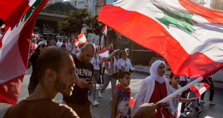 محتجو لبنان ينجحون بمنع انعقاد البرلمان والمصارف تعود للعمل