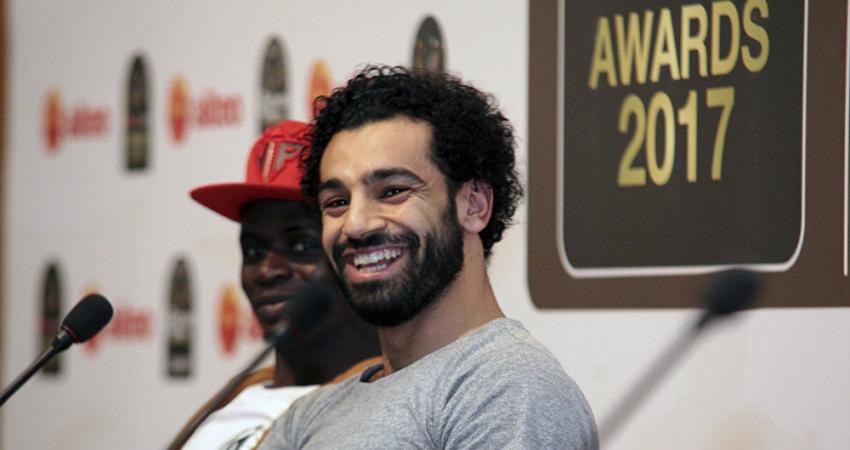 محمد صلاح يفاجئ معجبيه بإطلالة جديدة