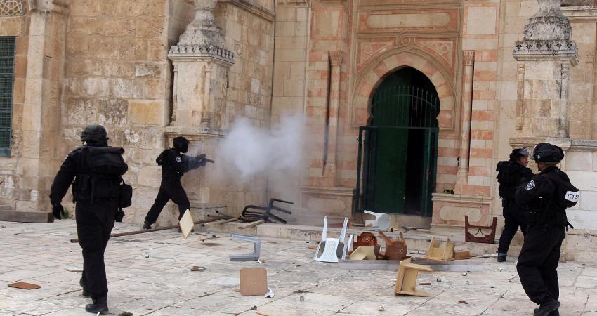 مواجهات مستمرة بالمسجد الأقصى