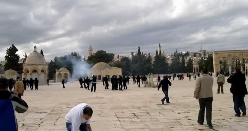 150 مستوطنا يقتحمون ساحات الأقصى