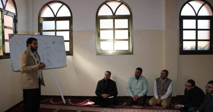 تربية الوسطى تفتتح دورة " التلاوة وأحكام التجويد " لموظفيها