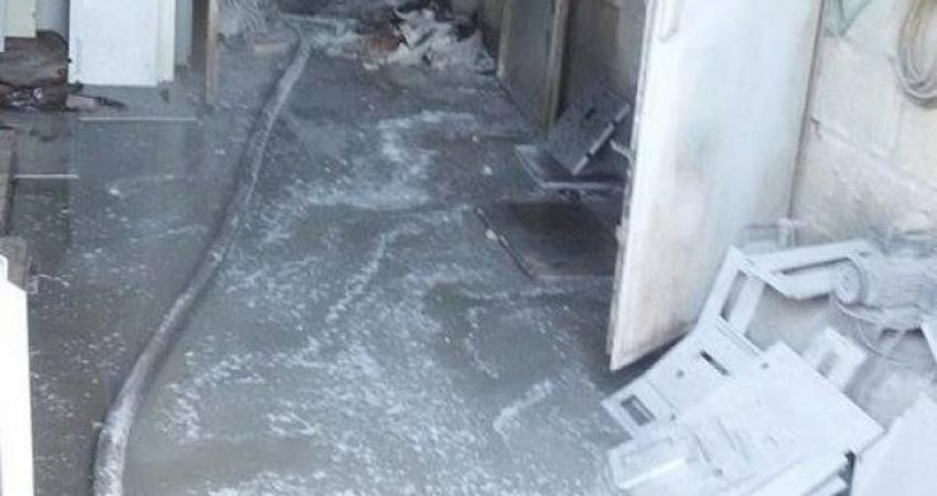 رام الله: الدفاع مدني يخمد حريقاً في معمل صناعات بلاستيكية