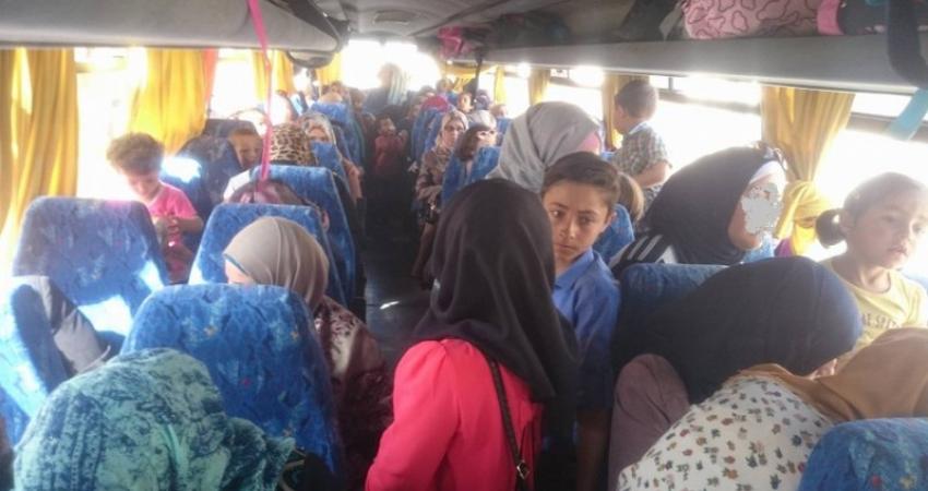 حافلة حمولة 50 راكبا بداخلها 120 شخصا بالخليل!