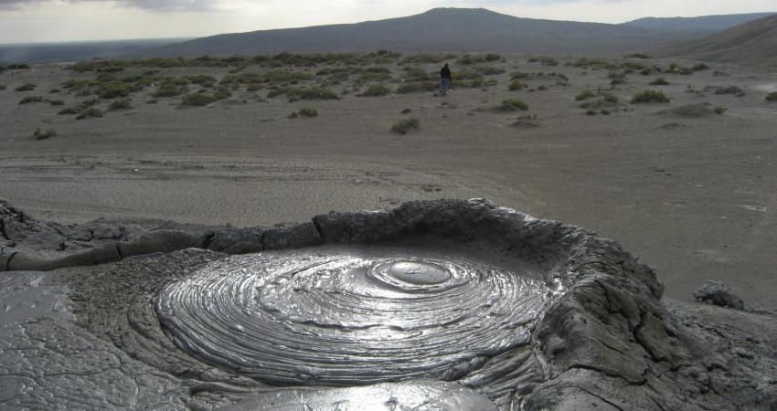 azerbaijanishometonearly400mudvolcanoes1