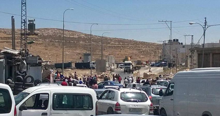 مستوطن يدهس شابا جنوب الخليل