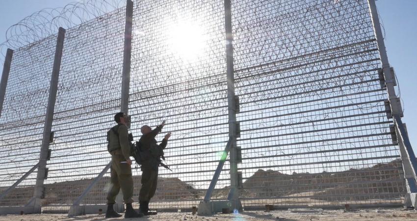 الاحتلال يبدأ بإقامة سياج جديد على حدود غزة