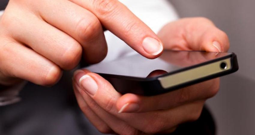 هاتفتغريم امرأة وطردها من الإمارات بسبب هاتف زوجها