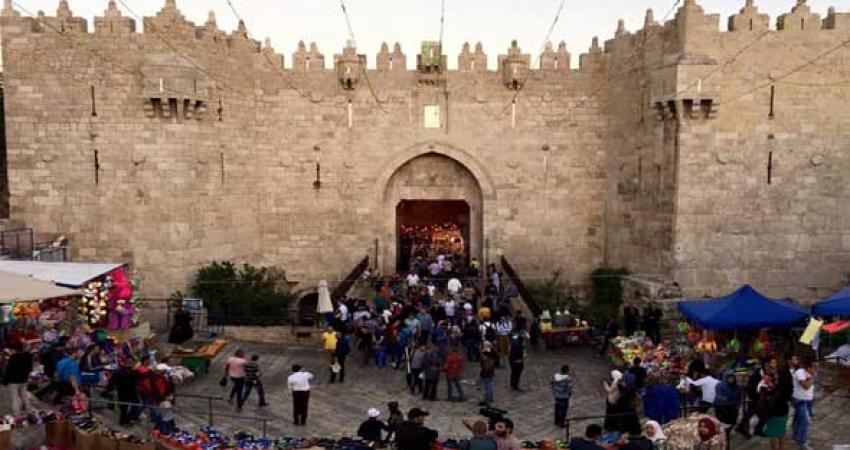 palestinetoday---------مقدسيون-في-أسواق-القدس1
