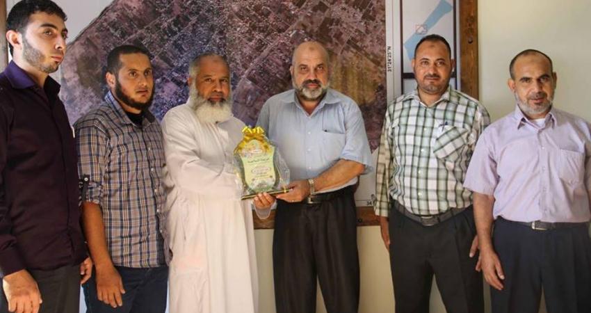 صورة خبر استقبال رئيس بلدية دير البلح وفد من الرابطة الإسلامية