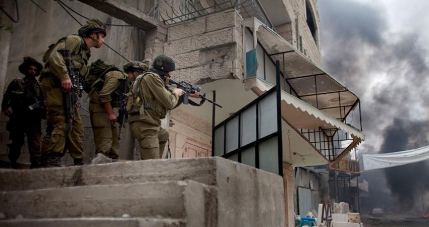 داهمت قوات الاحتلال، فجر اليوم الثلاثاء، بلدة كفر الديك في محافظة سلفيت، وقامت بتفتيش منازل المواطنين: يوسف مصلح الديك، وموسى قصول، وجاسر عبد الرحيم الديك، وأكرم النوري.  وأفادت مصادر رسمية لـ