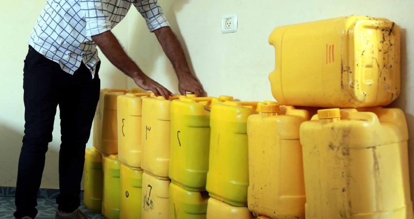 بلدية خان يونس تتلف 320 لتر زيت زيتون 