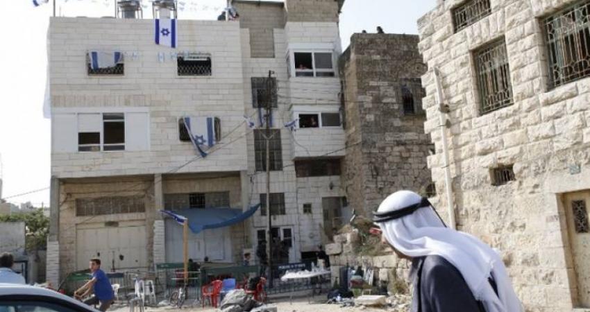 ليبرمان يصادق على مخطط لبناء وحدات استيطانية بالخليل