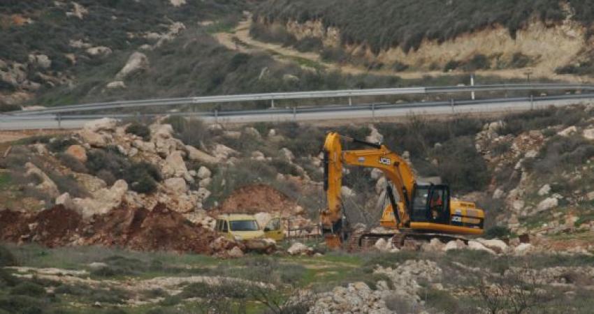 الاحتلال يجرف 40 دونمًا غرب الخليل