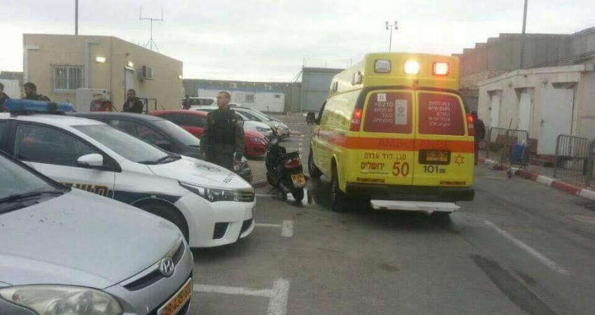 عملية طعن على حاجز قلنديا