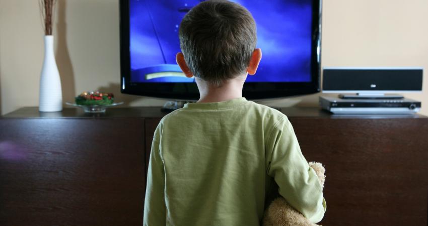 خطورة-التلفاز-على-الاطفال