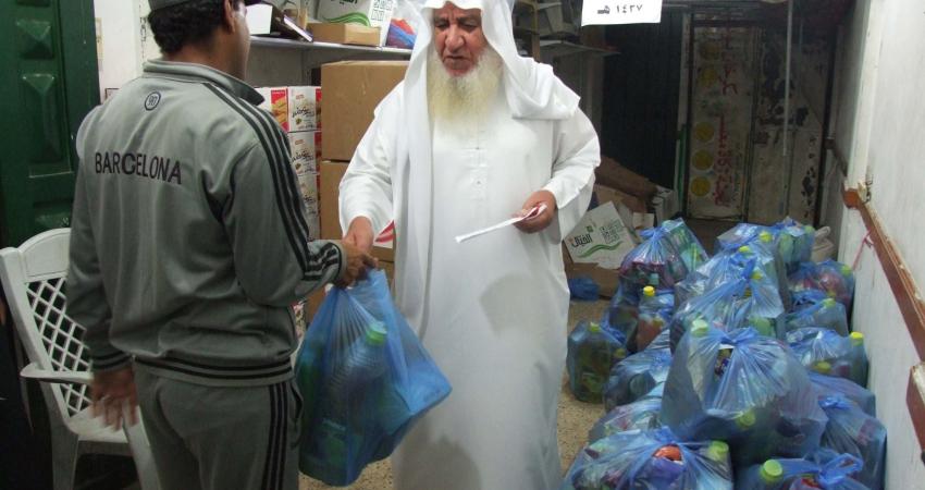 زكاة خان يونس توزع مساعدات على 2148 أسرة فقيرة
